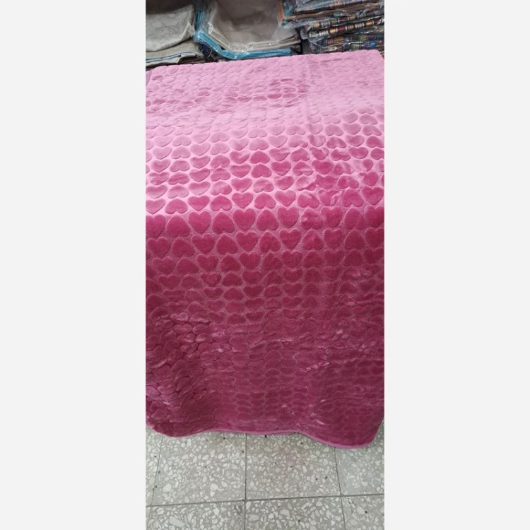 پتو نرمینه یک نفره مدل سروین مسافرتی ساکدار ساده قلبی برجسته